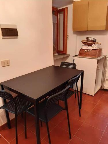 a black table and chairs in a kitchen at Marciana Fortezza in Marciana