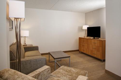 a living room with a couch and a tv at Holiday Inn Franklin - Cool Springs by IHG in Franklin