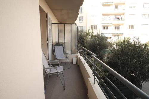 Charming AC 2-bedroom apartment Antibes city center family, couples friendly