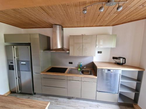 Una cocina o cocineta en Wildemannstraße X