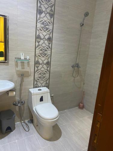 a bathroom with a toilet and a shower at شقق راحتي هنا 2 in Riyadh