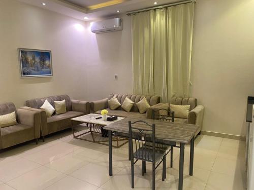 A seating area at شقق راحتي هنا 2