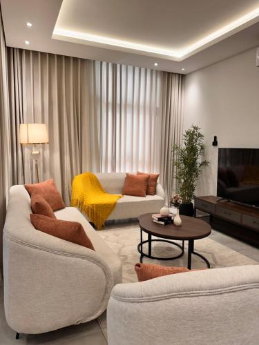 a living room with two couches and a table at شقة مودرن 3غرف نوم وصاله بالملقا c in Riyadh