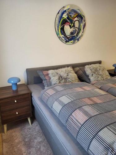 Ένα ή περισσότερα κρεβάτια σε δωμάτιο στο ammersee apARTment Dießen