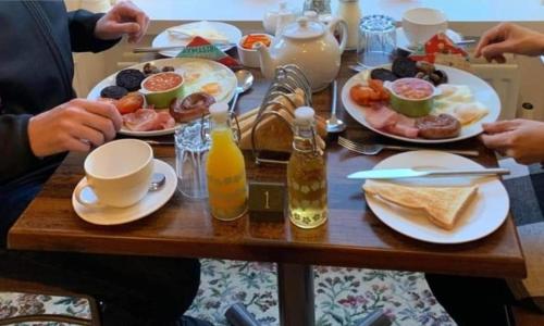 Mad på pensionatet eller i nærheden