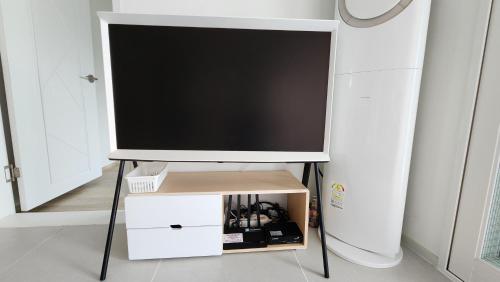 Hospitable House tesisinde bir televizyon ve/veya eğlence merkezi