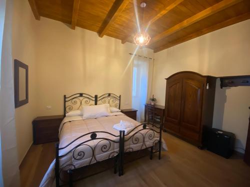 a bedroom with a bed and a wooden ceiling at SUTTA L'ARCHI in Alia