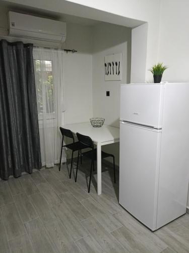 Una cocina o cocineta en Cocomelo Apts 2