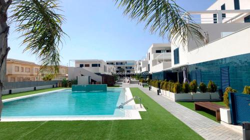 Palmview Poolside Heaven in Turquesa del Mar