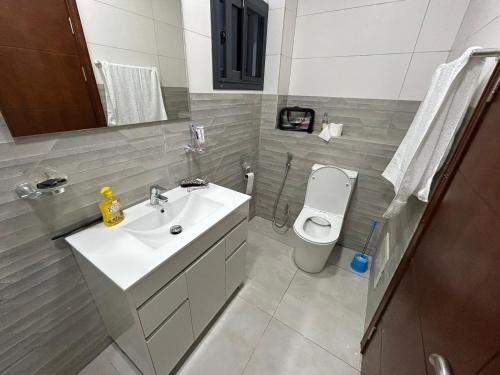 a bathroom with a sink and a toilet at CASA de JAJA 
