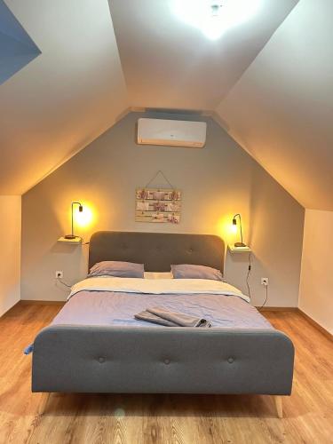 a bedroom with a large bed in a attic at Bella Vista, parking gratuit, 5 min Auxerre in Monéteau