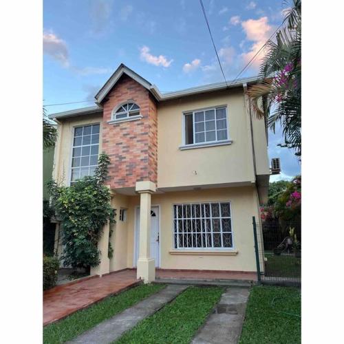 a large house with a brick at Casa en Comayagua cerca de Palmerola in Comayagua