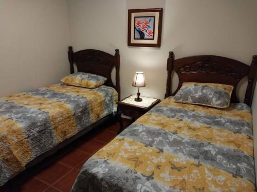 two beds sitting next to each other in a room at Casa en Comayagua cerca de Palmerola in Comayagua