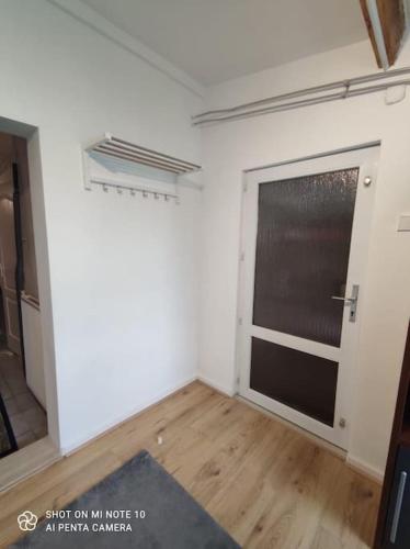 an empty room with a garage door and wooden floors at Studio in Maastricht te huur in Maastricht