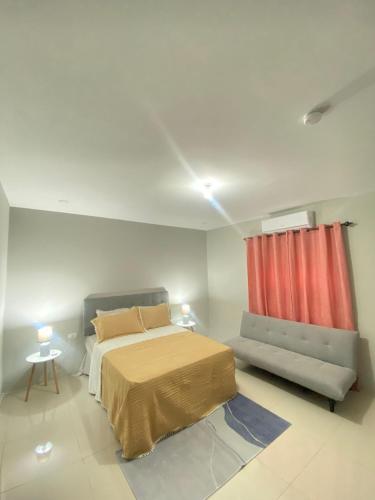 Postel nebo postele na pokoji v ubytování Serenity Condo