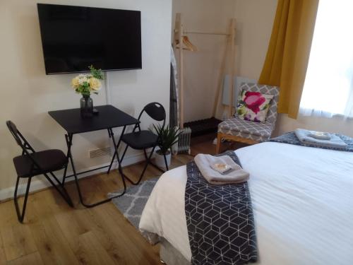 Televisyen dan/atau pusat hiburan di AlphaStudio-Leeds-Walk 2-City-Centre-FreePark-Wifi