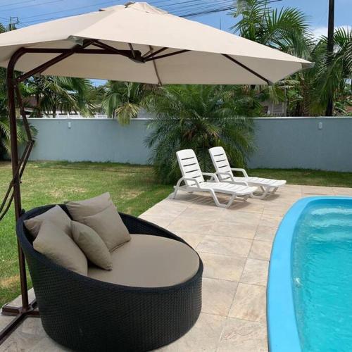 Bazén v ubytování M&M House - Casa com Piscina e Ar Condicionado em Matinhos nebo v jeho okolí