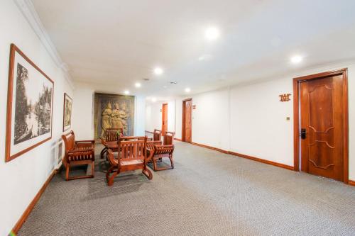 Χώρος καθιστικού στο Kingdom Angkor Hotel