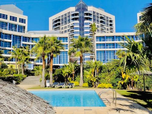 een resort met een zwembad voor een gebouw bij Lovely & Cosy Deluxe Home in Gibraltar in Gibraltar