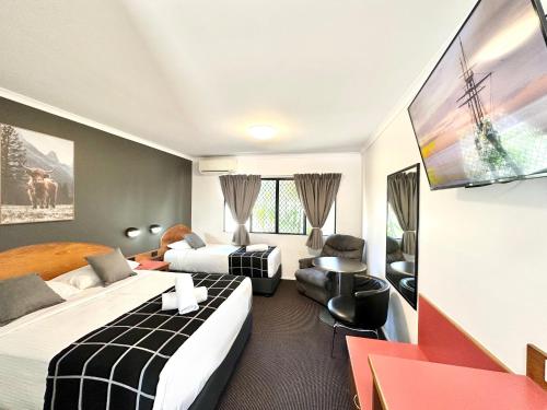 Postel nebo postele na pokoji v ubytování Mackay Resort Motel