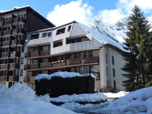 Photo de la galerie de l'établissement Appartement 4 pers. à Chamonix Sud, balcon et parking - FR-1-343-251, à Chamonix-Mont-Blanc