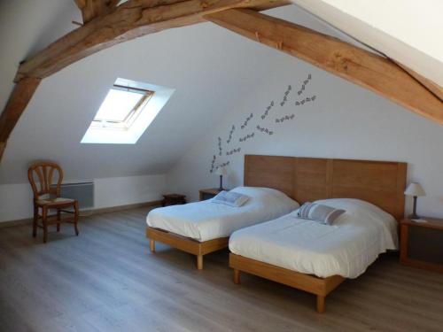 Tempat tidur dalam kamar di Gîte La Chapelle-sur-Loire, 3 pièces, 5 personnes - FR-1-381-562