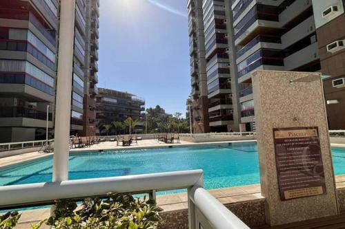 Majoituspaikassa Apartamento Praia Barra da Tijuca -Acolhedor e Confortável tai sen lähellä sijaitseva uima-allas