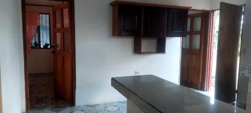 a kitchen with a counter top and some cabinets at Habitaciones sierpe de osa in Sierpe