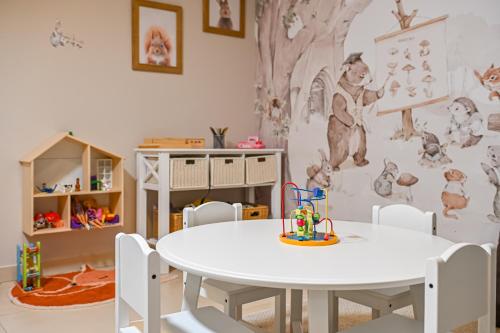 Fotografia z galérie ubytovania Villa Allegra Apartamenty z ogrodem i salą zabaw ,darmowy parking i leżaki, 5minut do morza v destinácii Gdynia