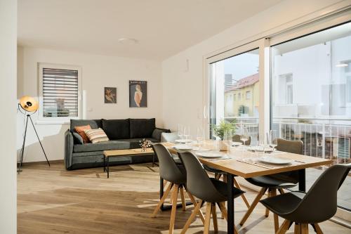 a living room with a table and a couch at Casa Materi - Barrierearme Apartments in Bad Kissingen
