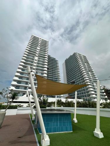 Πισίνα στο ή κοντά στο Condo At Azure North San Fernado