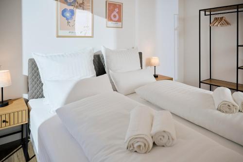 Katil atau katil-katil dalam bilik di Moderne Apartments mit Highspeed-WLAN und Tiefgarage Ihr perfekter Rückzugsort nahe dem Zentrum und der Therme I BARRIEREARM
