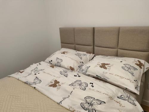 Postel nebo postele na pokoji v ubytování A beautiful green apartment near Cracow