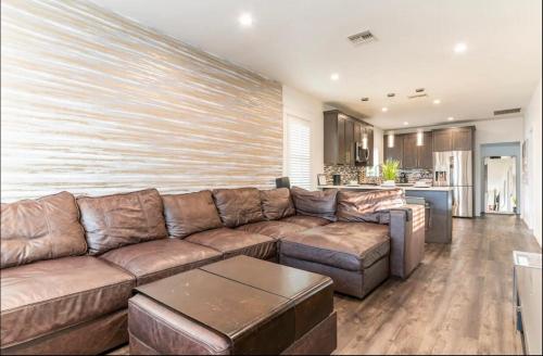 Gorgeous DTLA w/ View + Hot Tub! photo 16