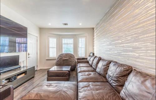 Gorgeous DTLA w/ View + Hot Tub! photo 6