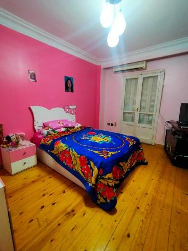 a bedroom with a bed in a pink room at Villa Apartment Nile View in City Center in Cairo