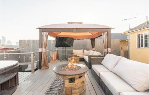 Gorgeous DTLA w/ View + Hot Tub! photo 7
