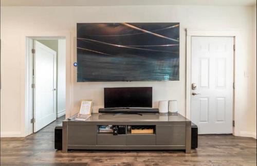 Gorgeous DTLA w/ View + Hot Tub! photo 26