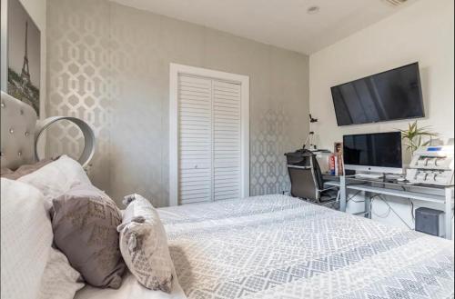 Gorgeous DTLA w/ View + Hot Tub! photo 20