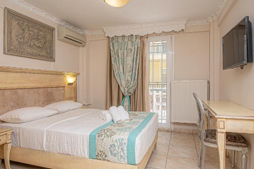 Postel nebo postele na pokoji v ubytování Parthenon Art Hotel