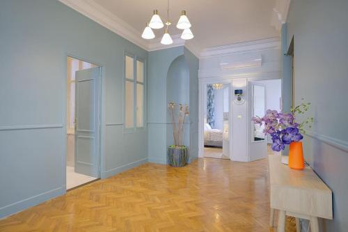 Luxury apartment in City Center of Nice photo 3
