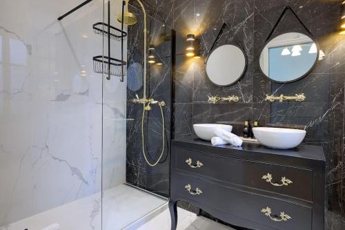 Ένα μπάνιο στο Luxury apartment in City Center of Nice