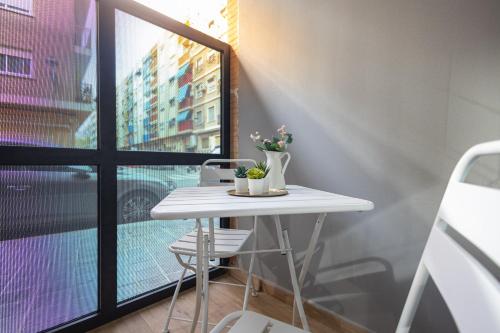 CASA FLORIT - 4 Guests with AC and WiFi near Sorolla Train Station