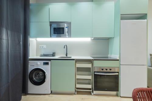 CASA FLORIT - 4 Guests with AC and WiFi near Sorolla Train Station