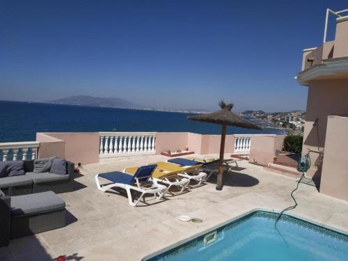 Magnificent Holiday 5 bedroom villa in beach front