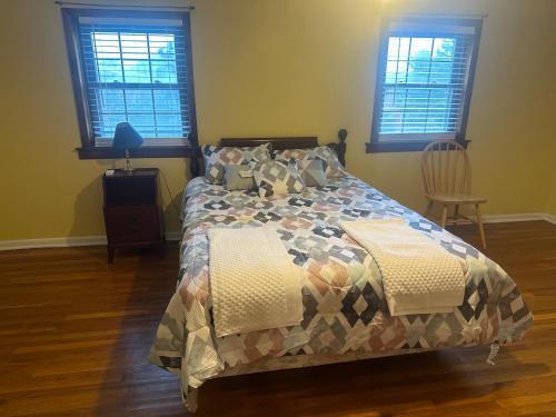 Posteľ alebo postele v izbe v ubytovaní Cozy Philly Haven: Ideal Home