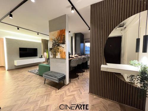 a living room with a tv and a dining room at CineArte Residence in Caransebeş