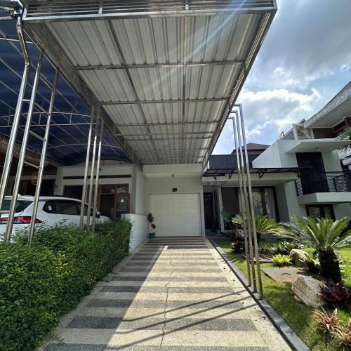 Bangunan di mana terletaknya vila ini