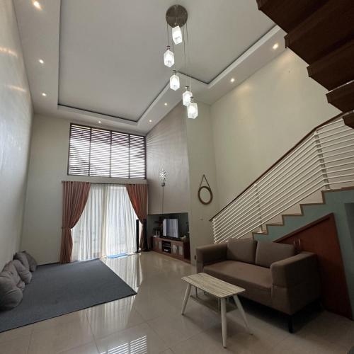 Ruang duduk di Derumah 35 Villa