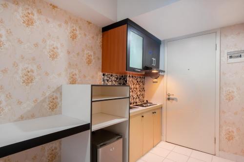 Nhà bếp/bếp nhỏ tại OYO Life 2837 Apartment Dramaga Tower